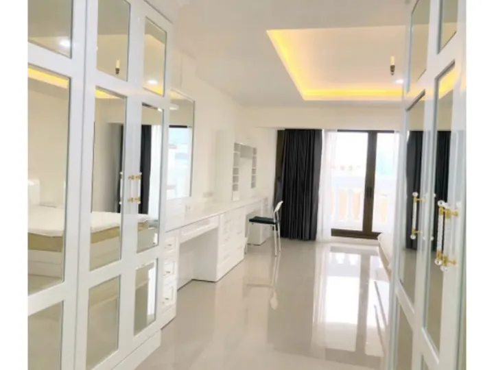 Property photos for State Tower