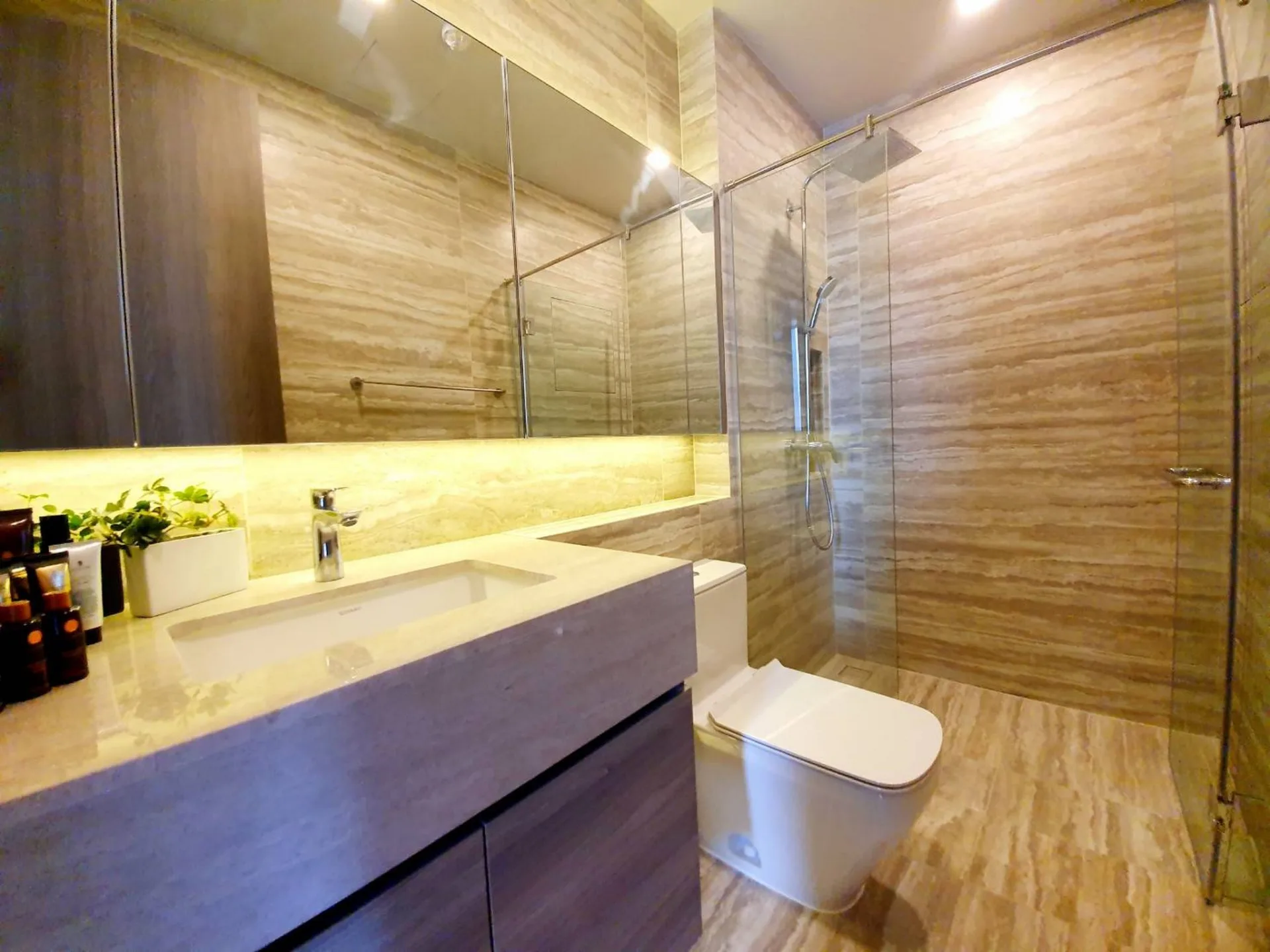 Property photos for Celes Asoke