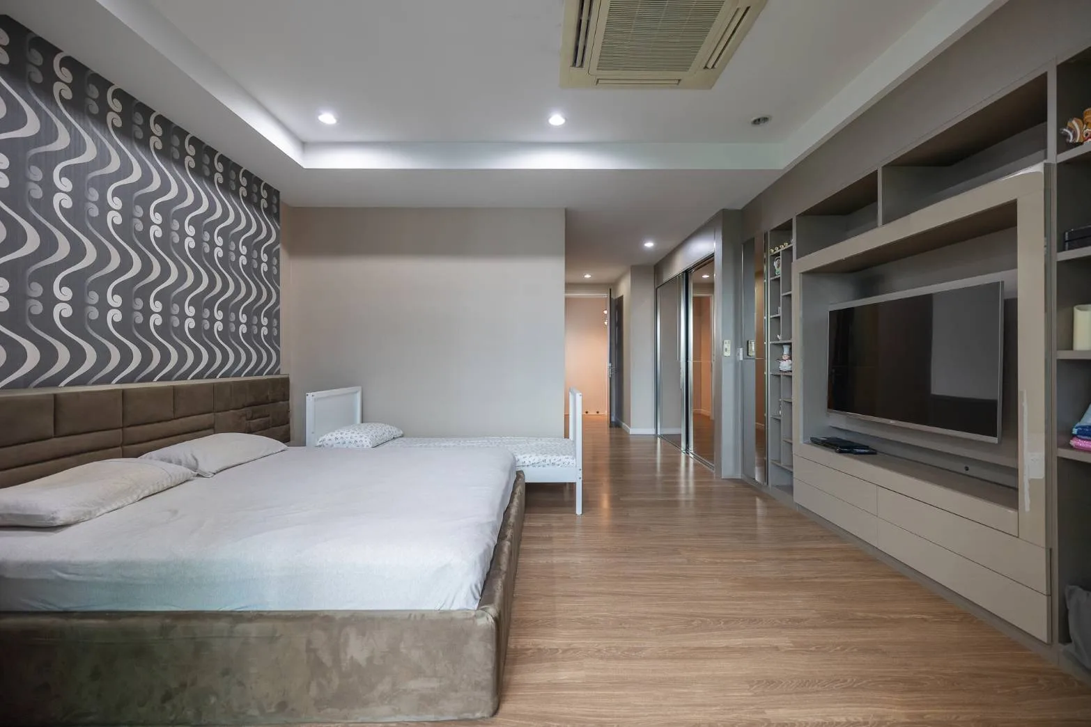Property photos for Bless Town Sukhumvit 50