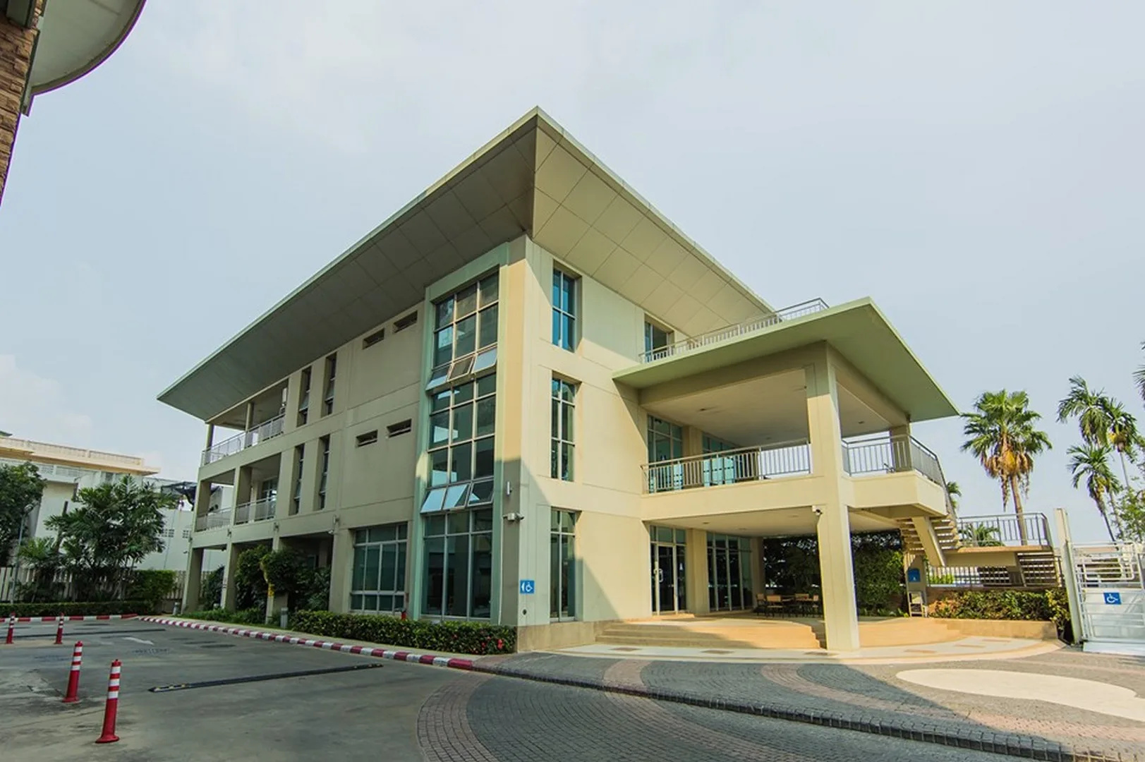 Property photos for Lumpini Place Narathiwas - Chaopraya