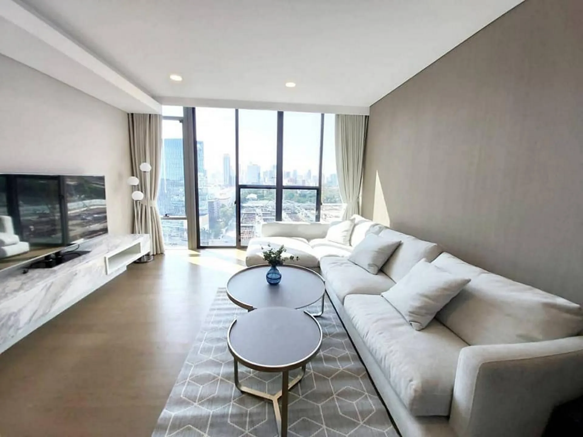 Property photos for Siamese Exclusive Queens