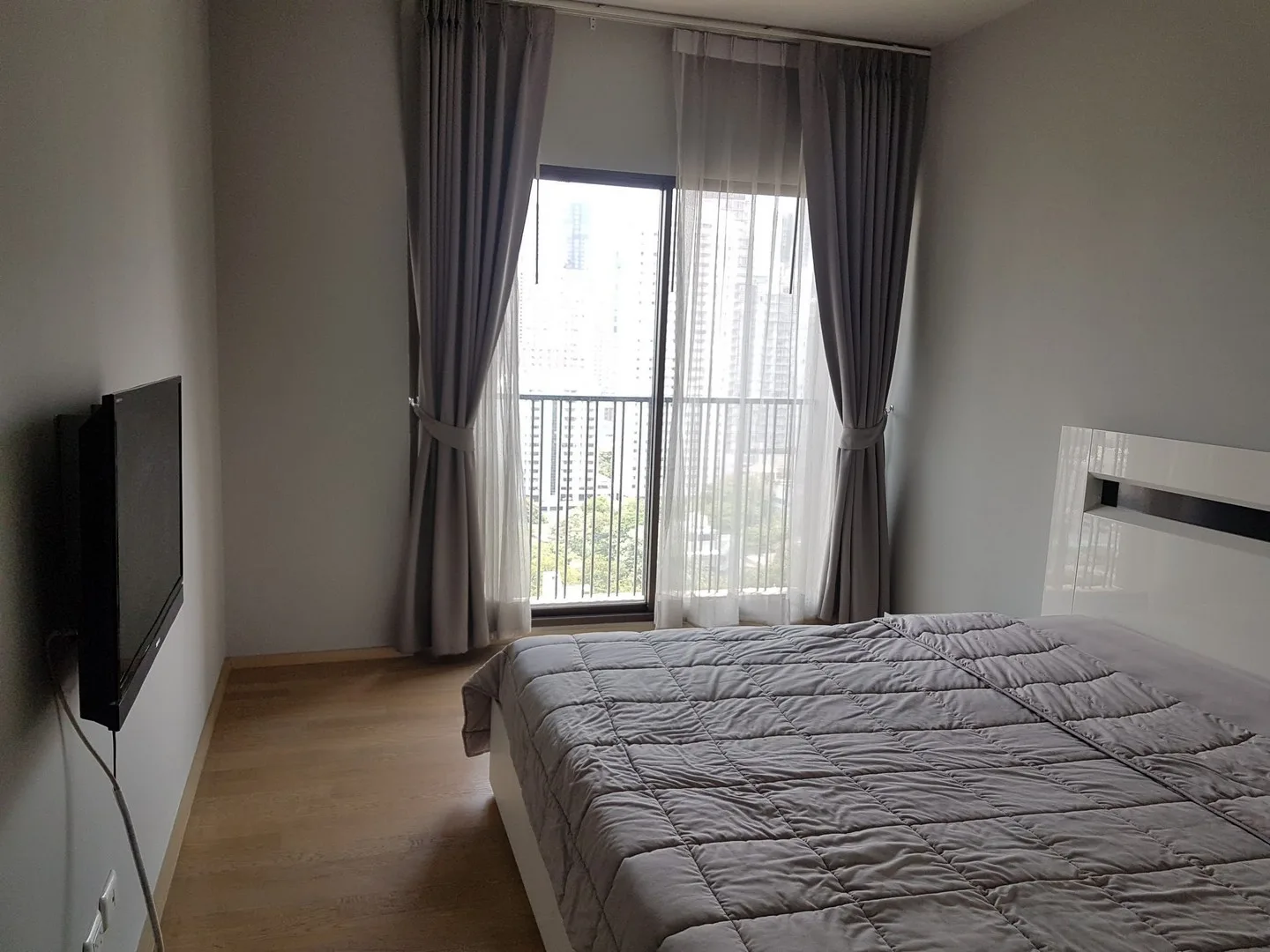 Property photos for Noble Refine