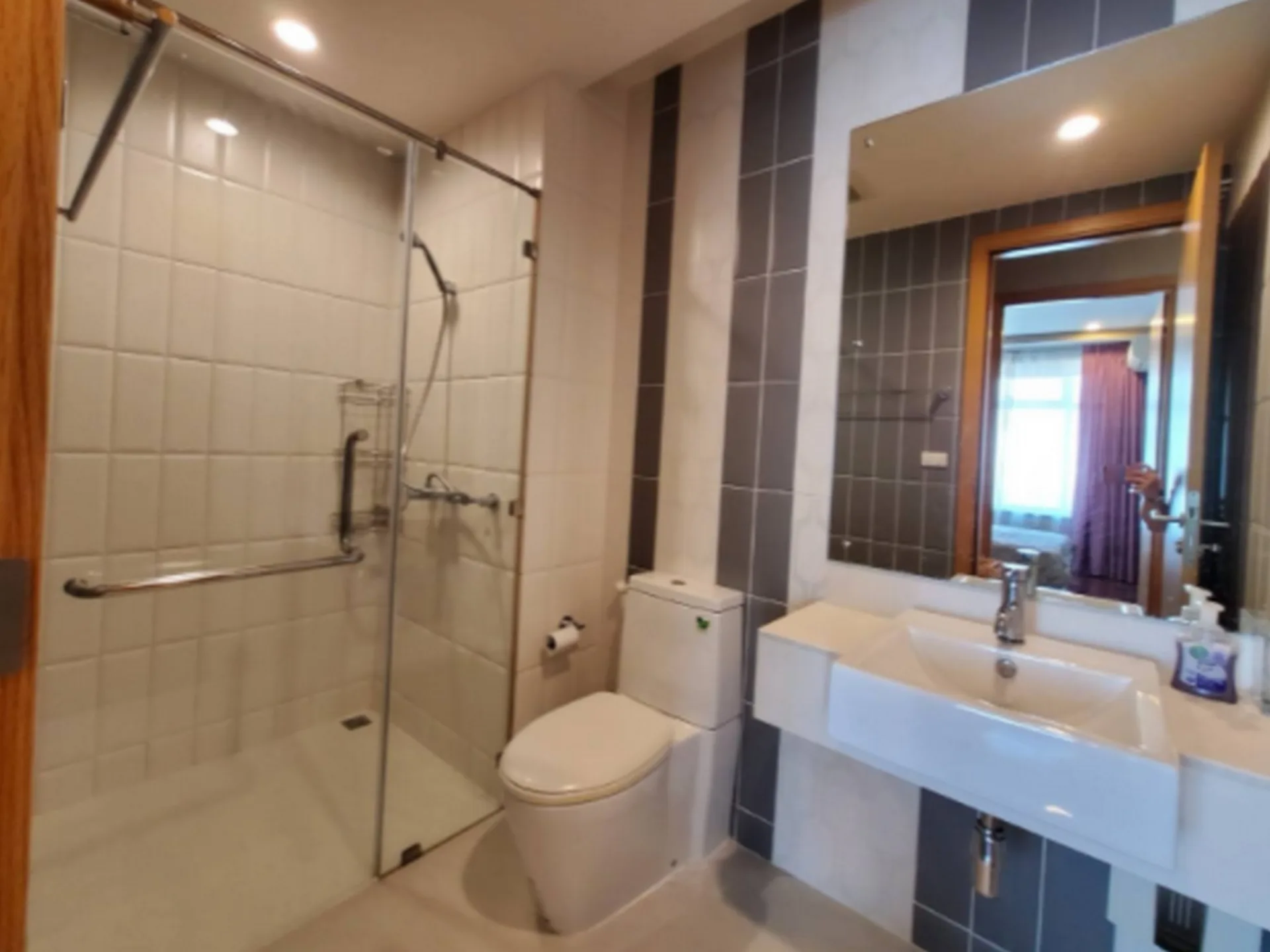 Property photos for Circle Condominium