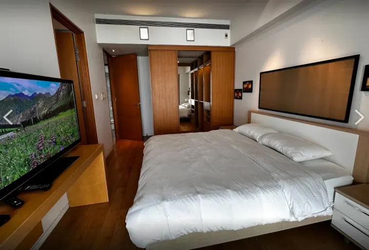 Property photos for The Met