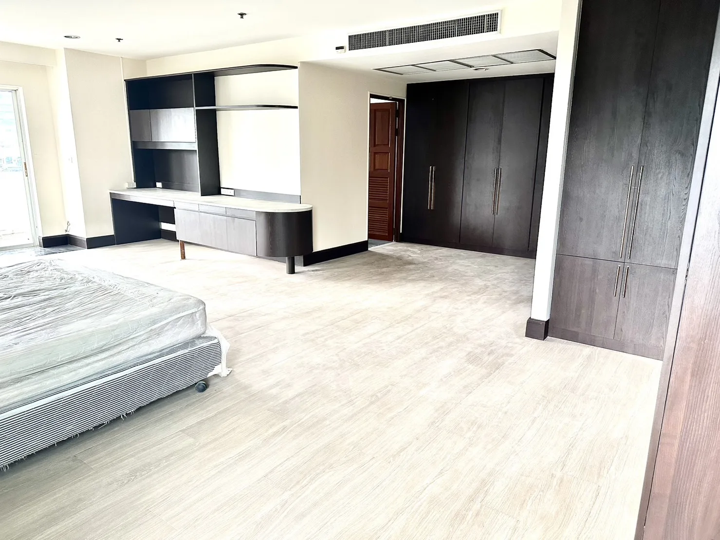 Property photos for 33 Tower