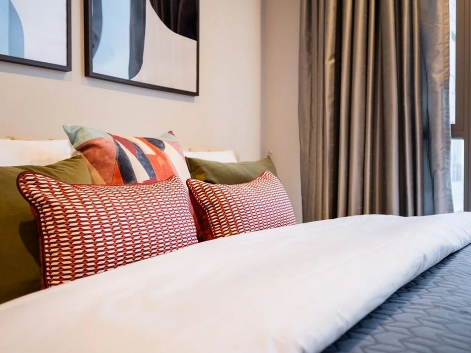 Property photos for The Room Sathorn - St.Louis