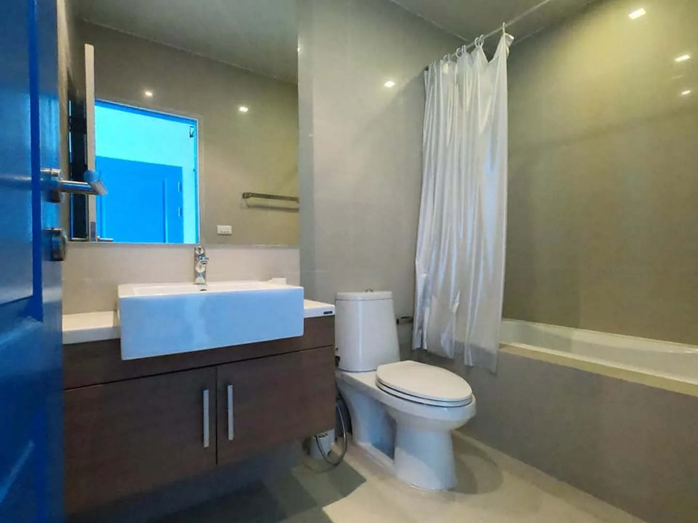 Property photos for Noble Refine
