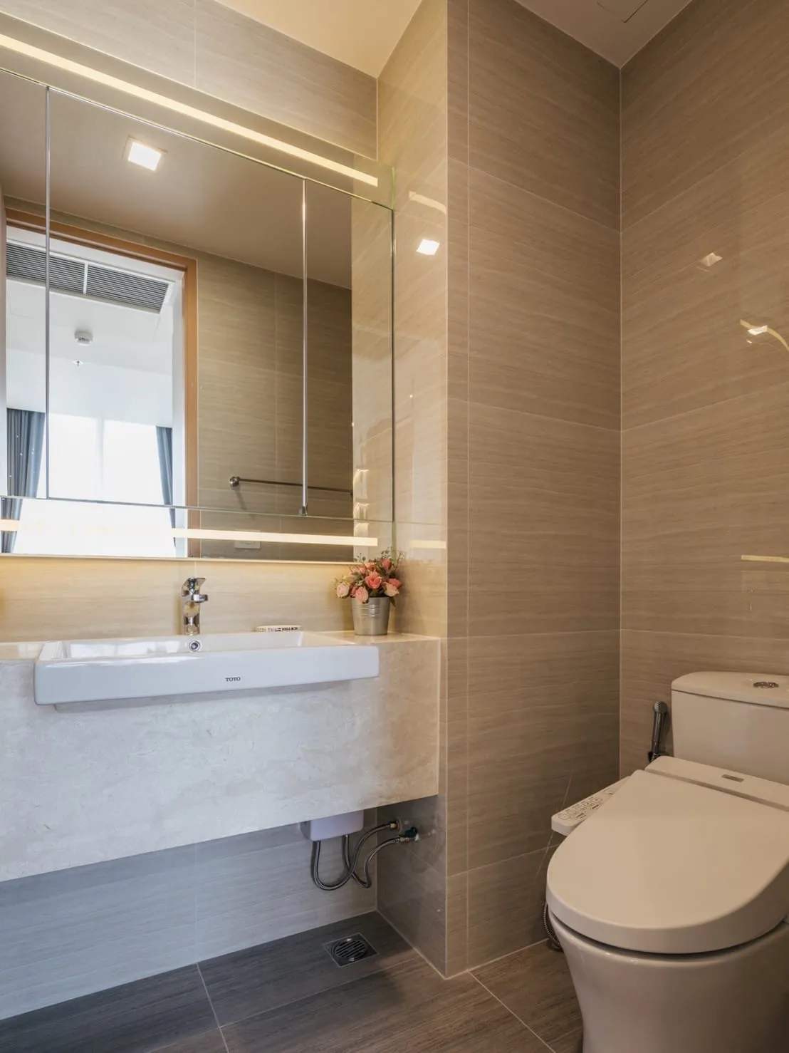 Property photos for Noble BE 33