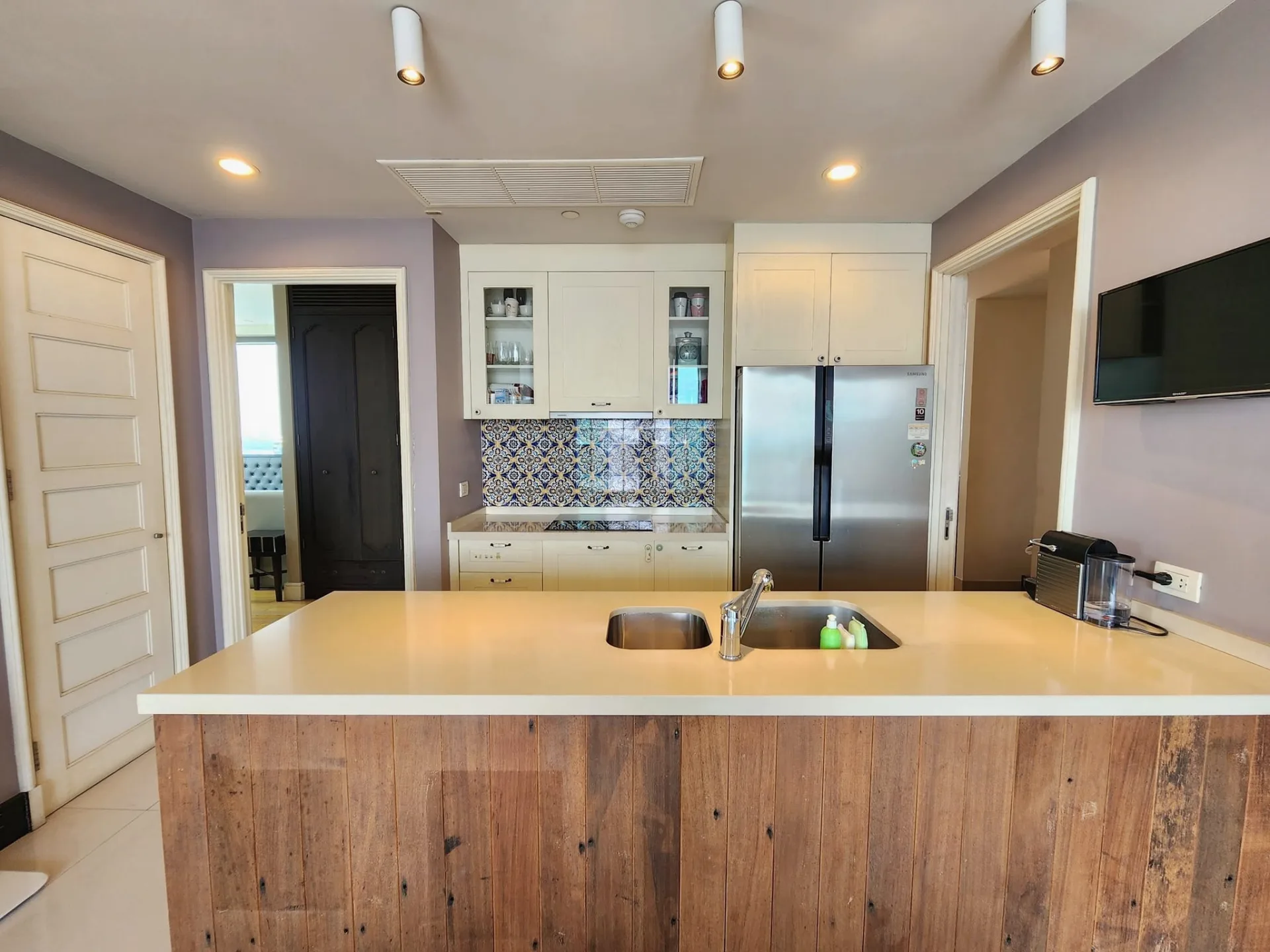 Property photos for Aguston Sukhumvit 22