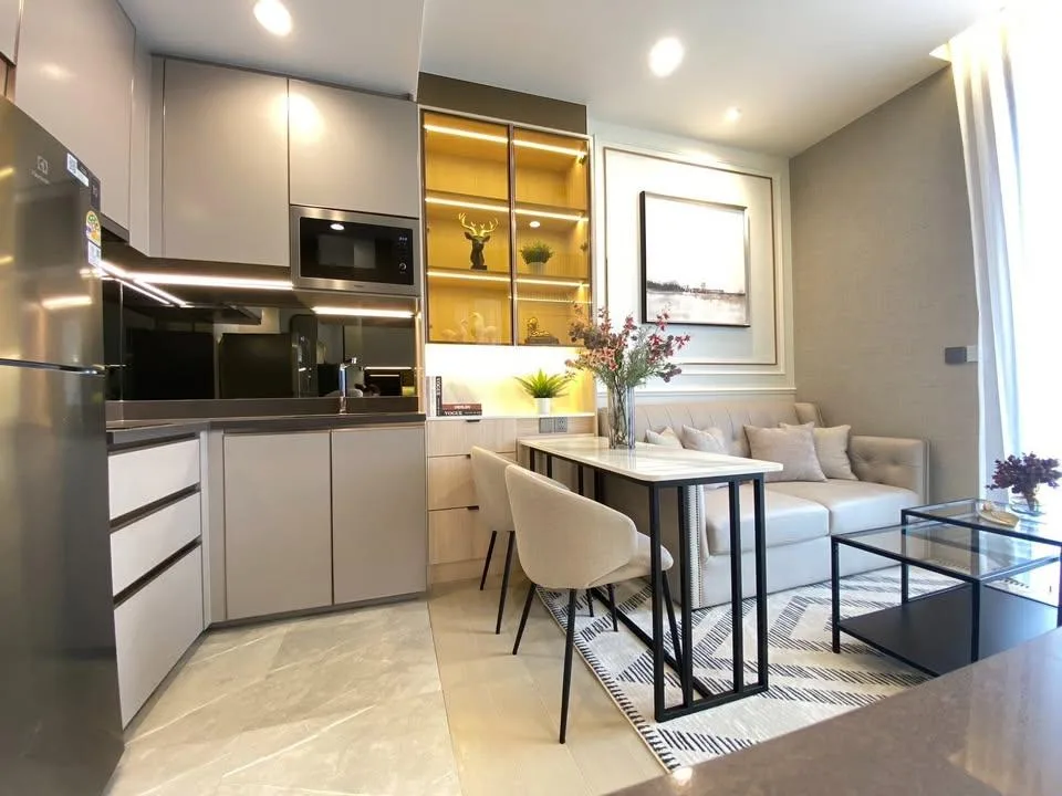 Property photos for The Extro Phayathai-rangnam