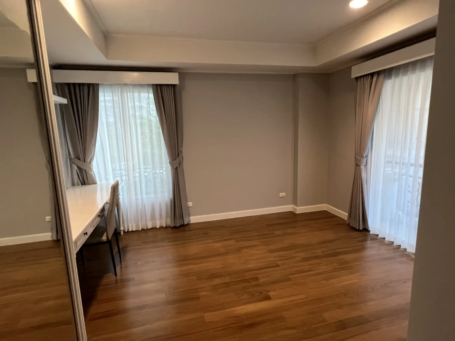 Property photos for La Vie En Rose Place