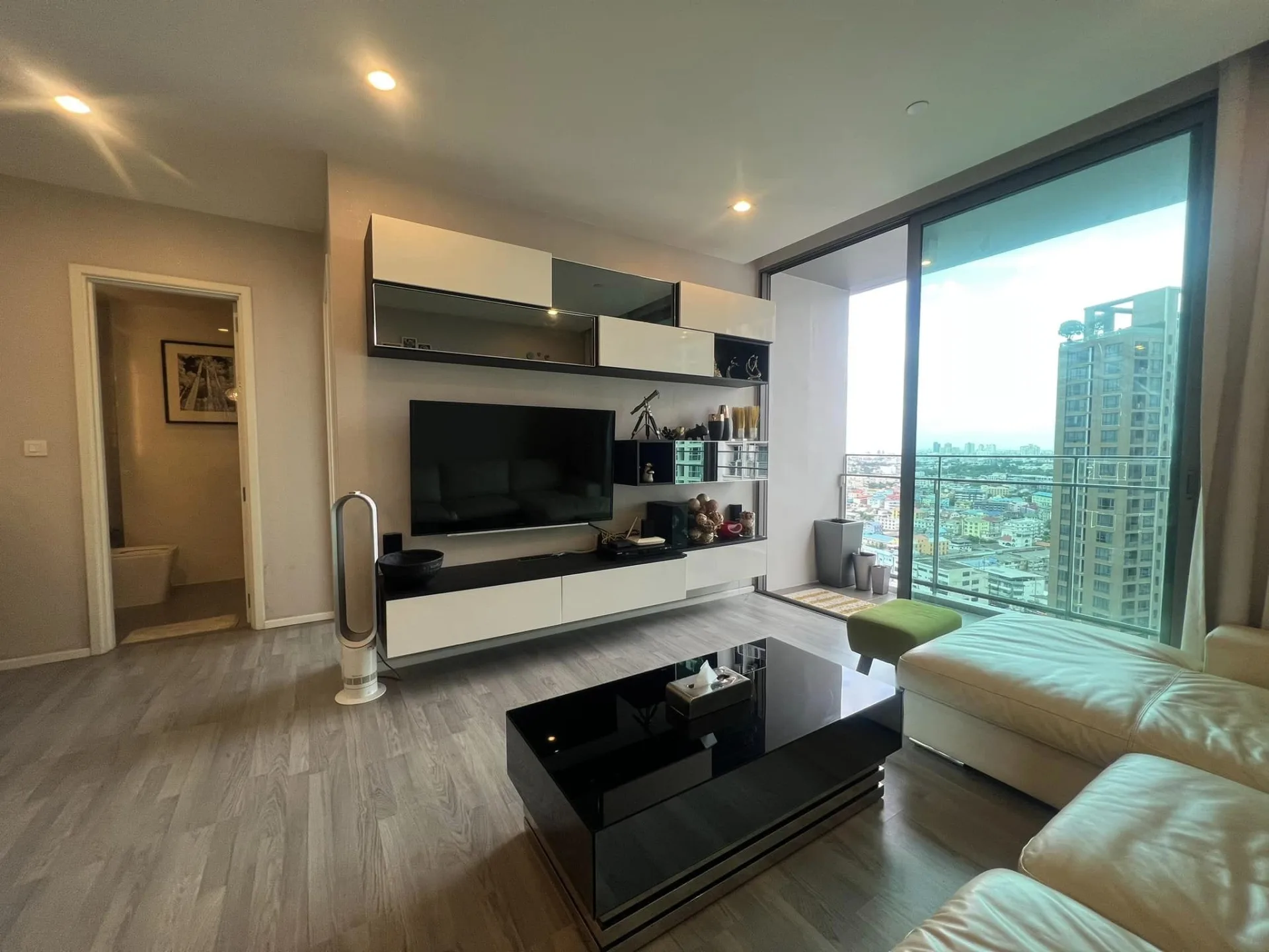 Property photos for The Room Sukhumvit 69