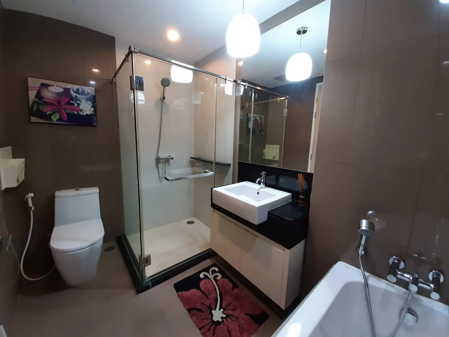 Property photos for Siri On 8