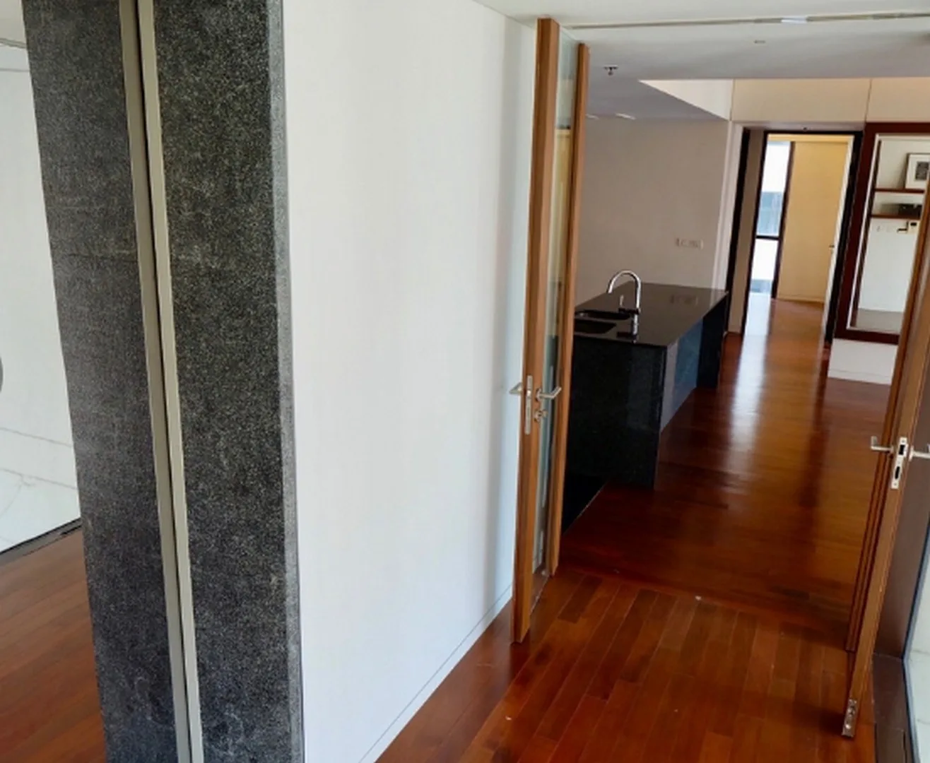 Property photos for Hansar Rajdamri