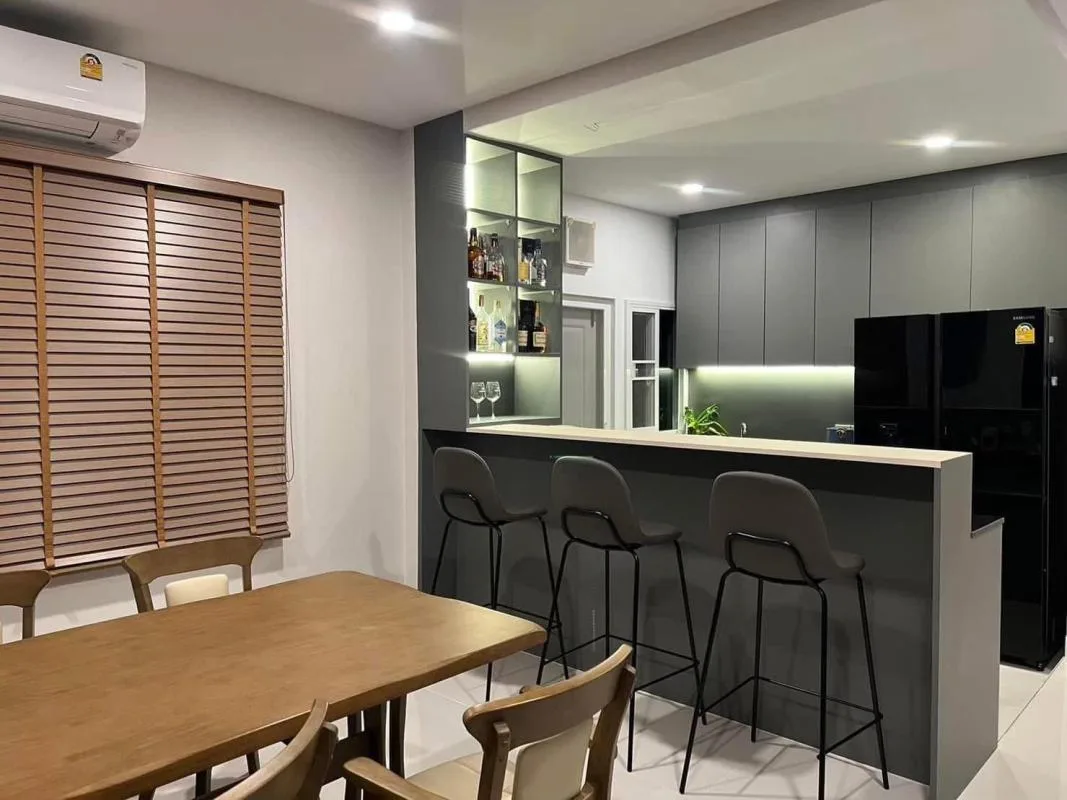 Property photos for Centro Rama9 ??? Motorway