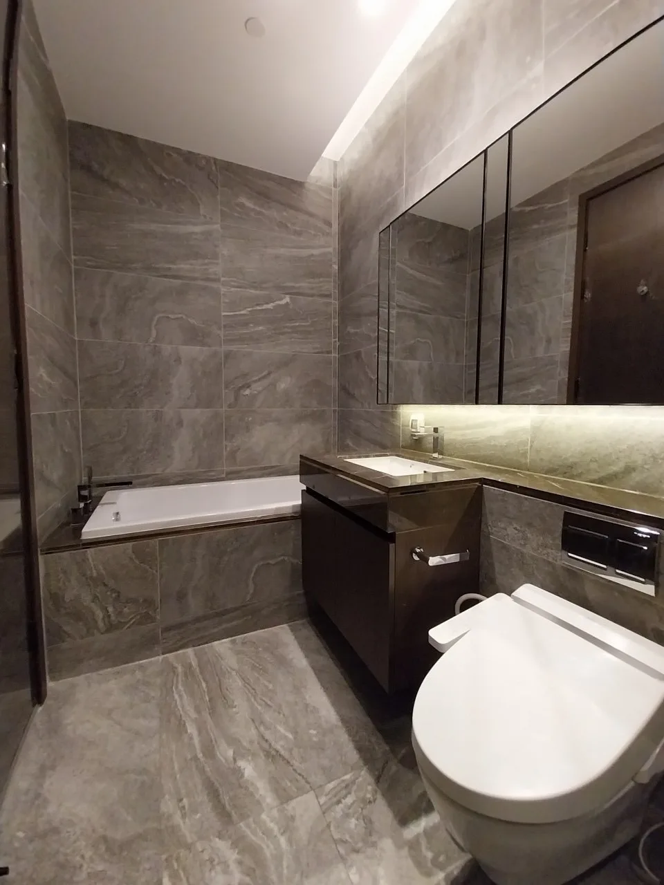 Property photos for The Esse Sukhumvit 36