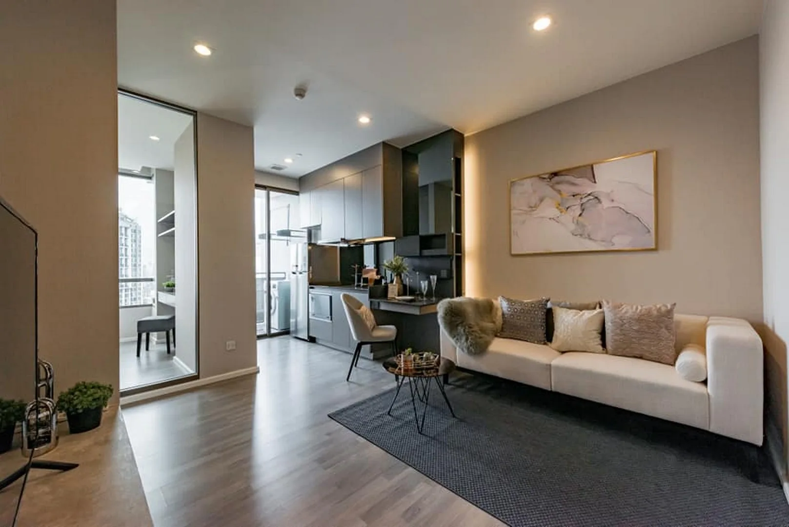 Property photos for The Room Sukhumvit 69