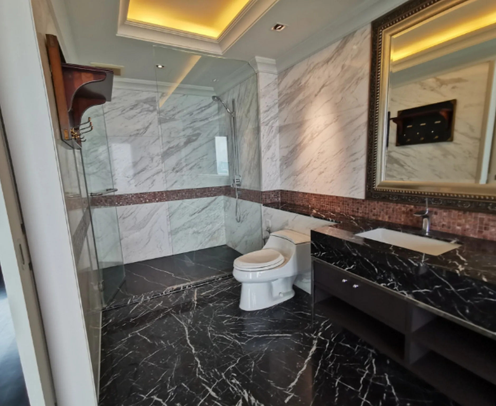 Property photos for Amanta Lumpini