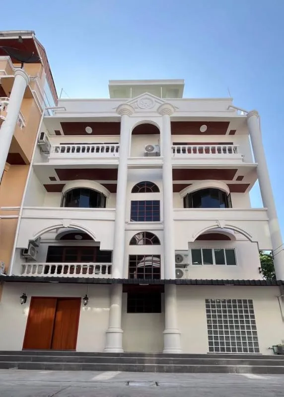 Property photos for White Mansion