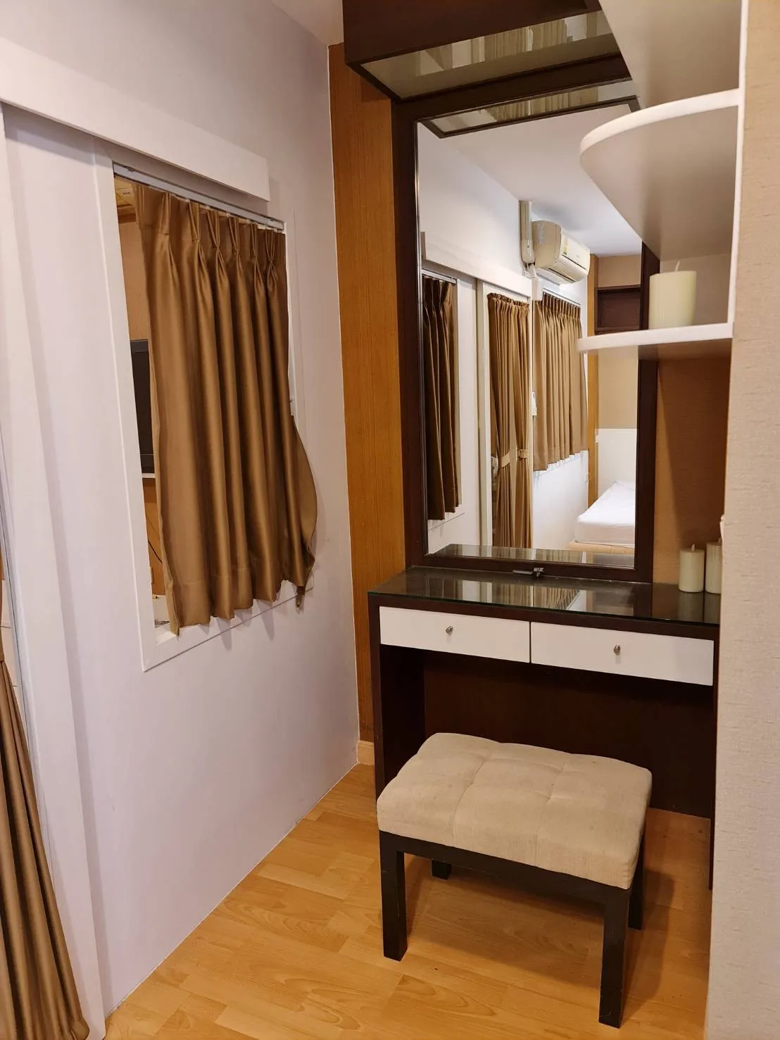 Property photos for The Room Sathorn - St.Louis