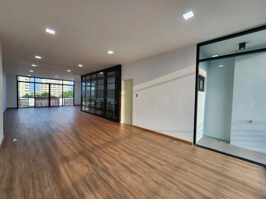 Property photos for H-cape Biz Sector On-nut