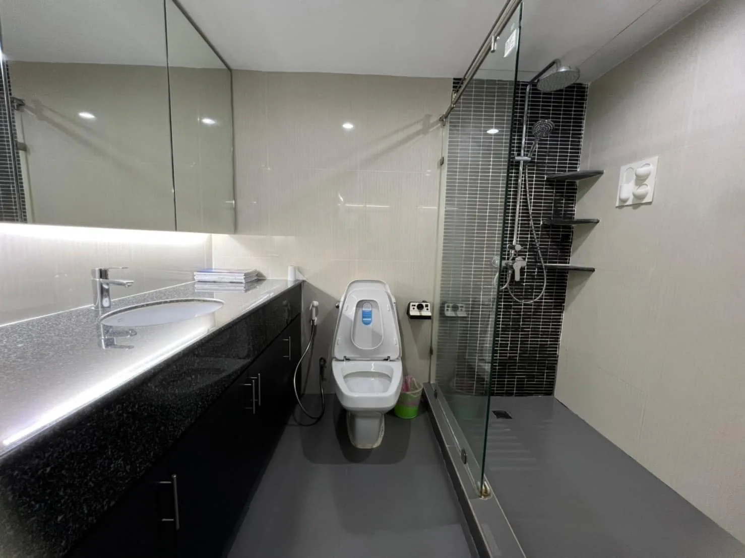Property photos for Lake Avenue 16