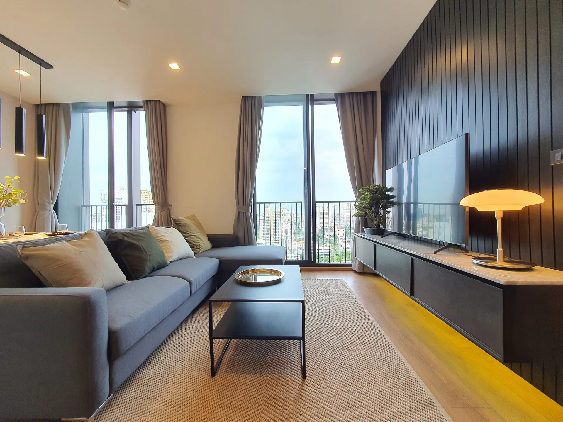 Property photos for Noble BE 33