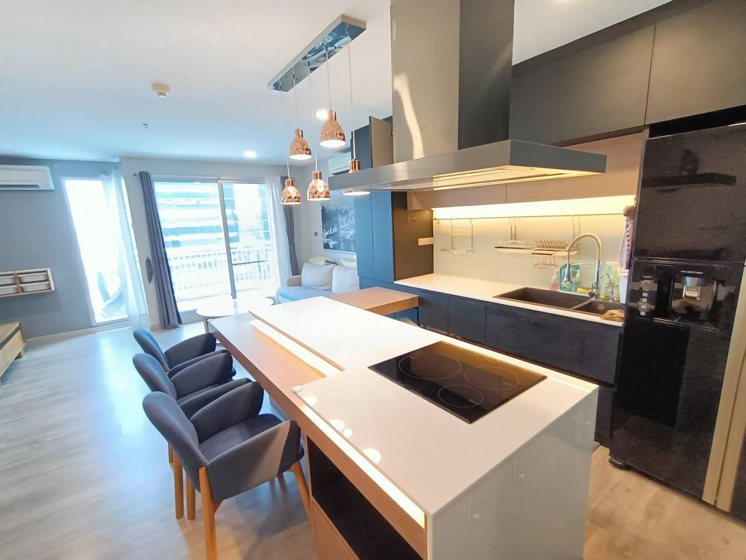 Property photos for Centric Scene Phaholyothin 9