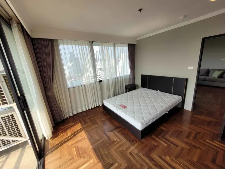 Property photos for Lake Green
