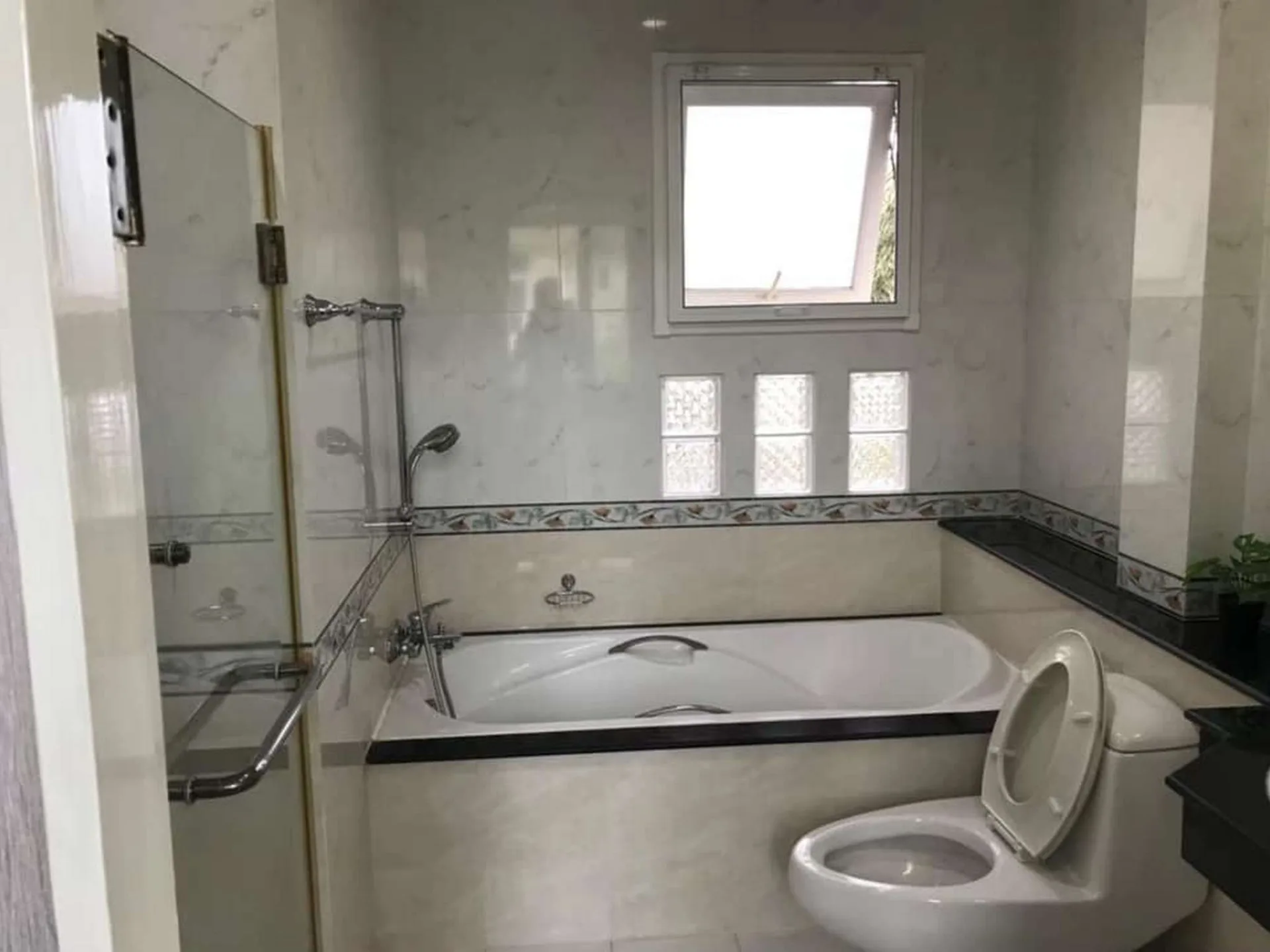 Property photos for Masterpiece Lat Phrao