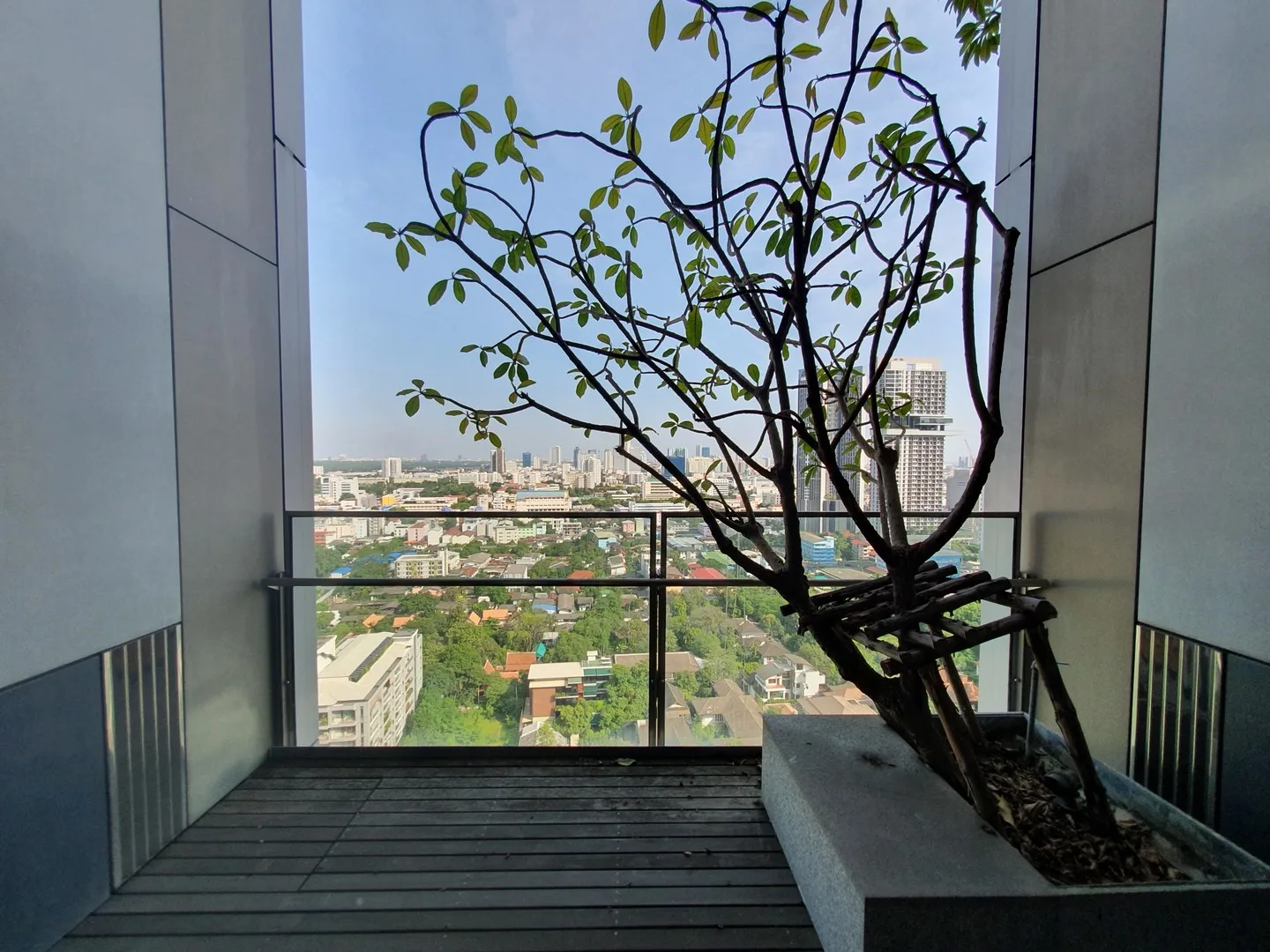 Property photos for The Met