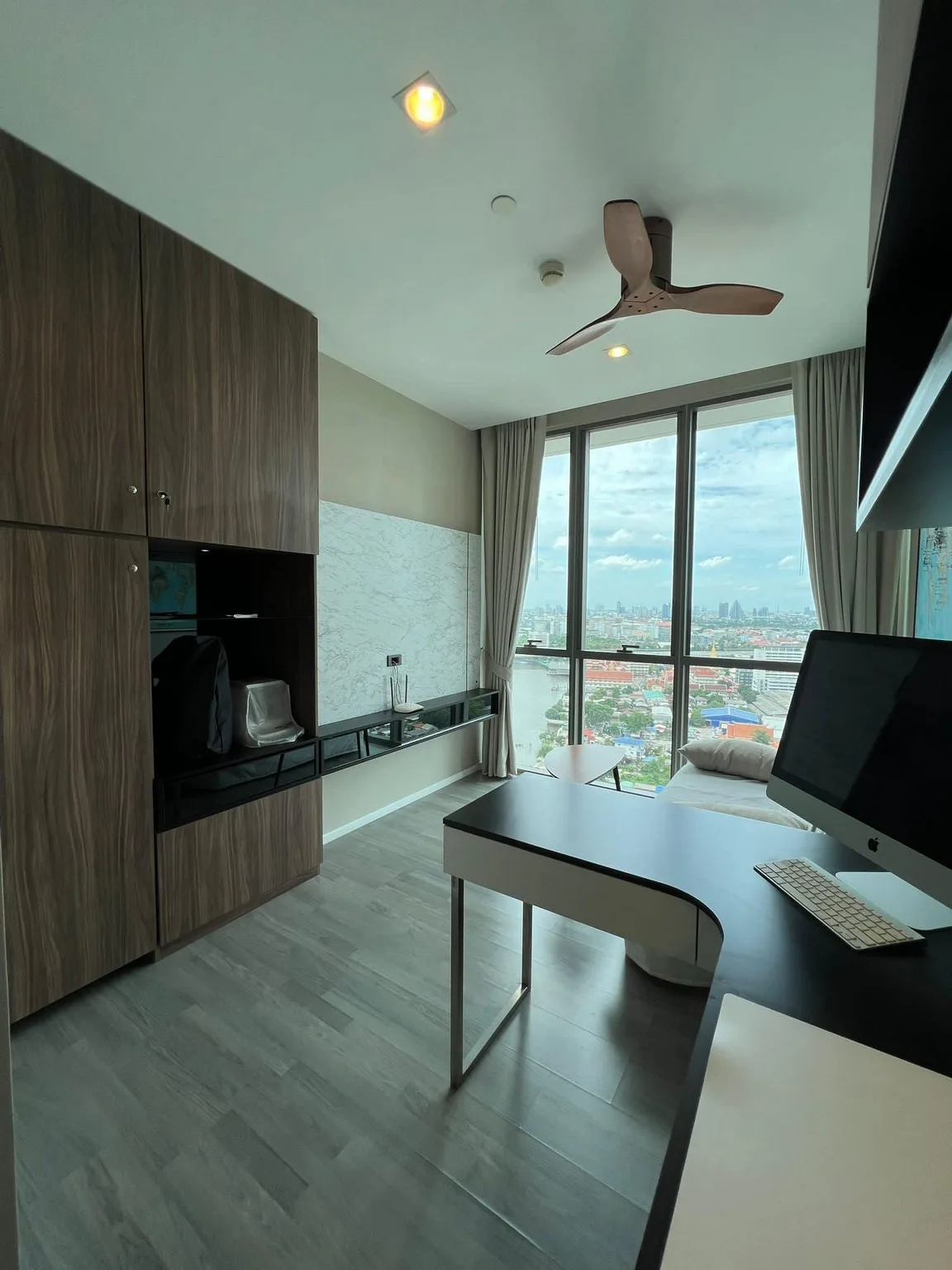 Property photos for 333 Riverside