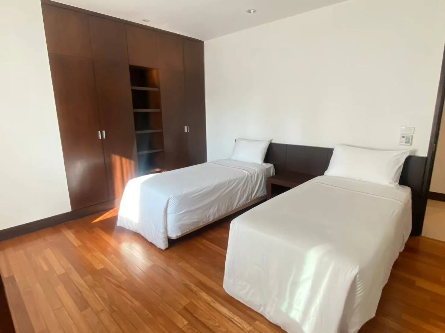 Property photos for Royal Residence Park