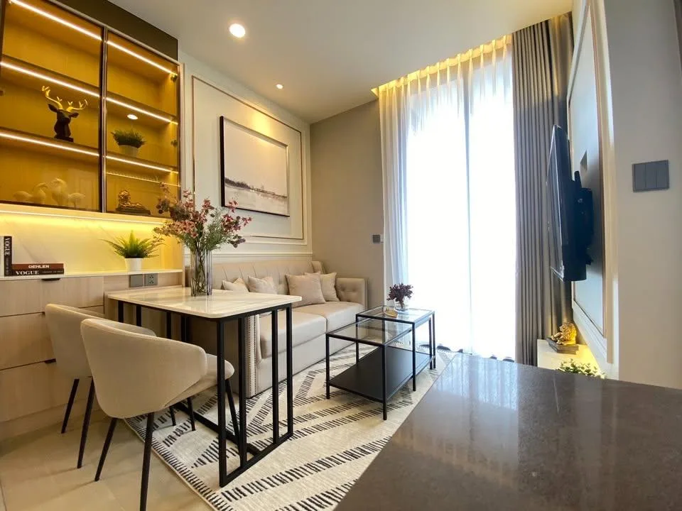 Property photos for The Extro Phayathai-rangnam