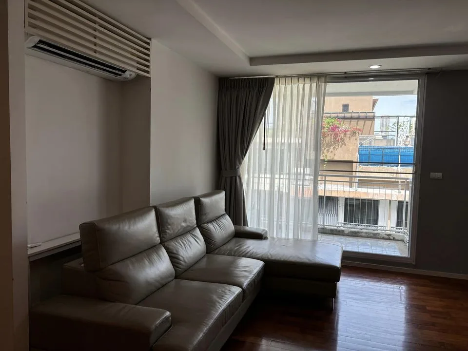 Property photos for Siri On 8