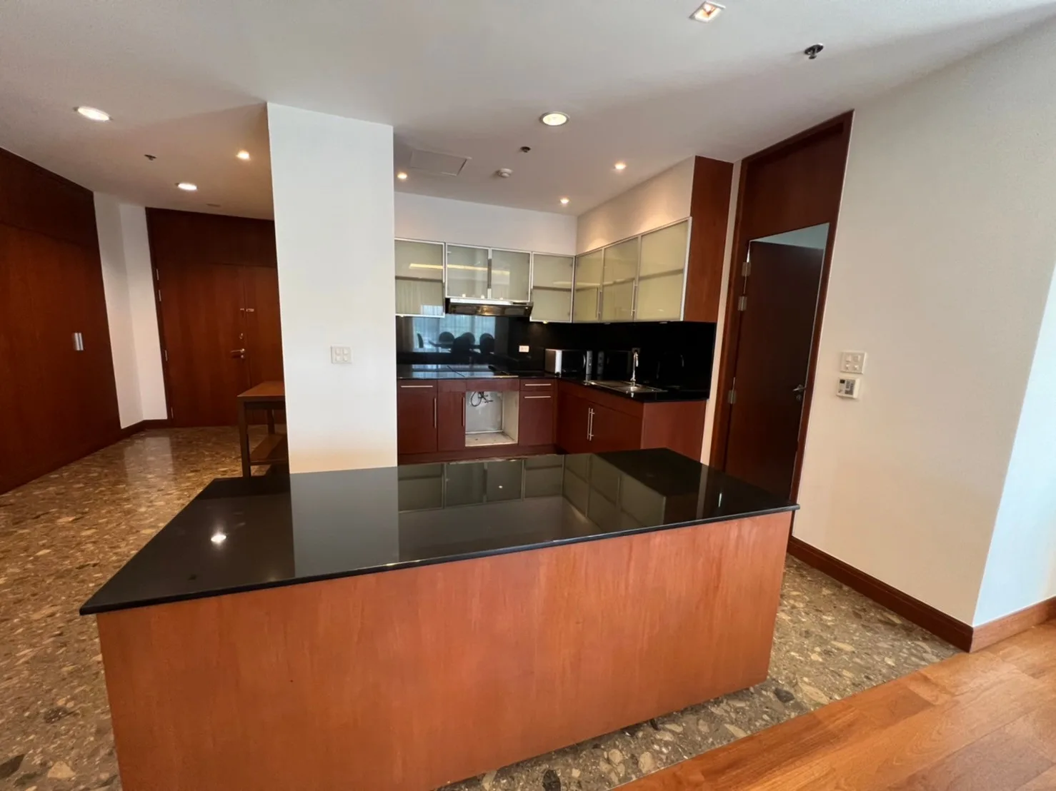 Property photos for Royal Residence Park