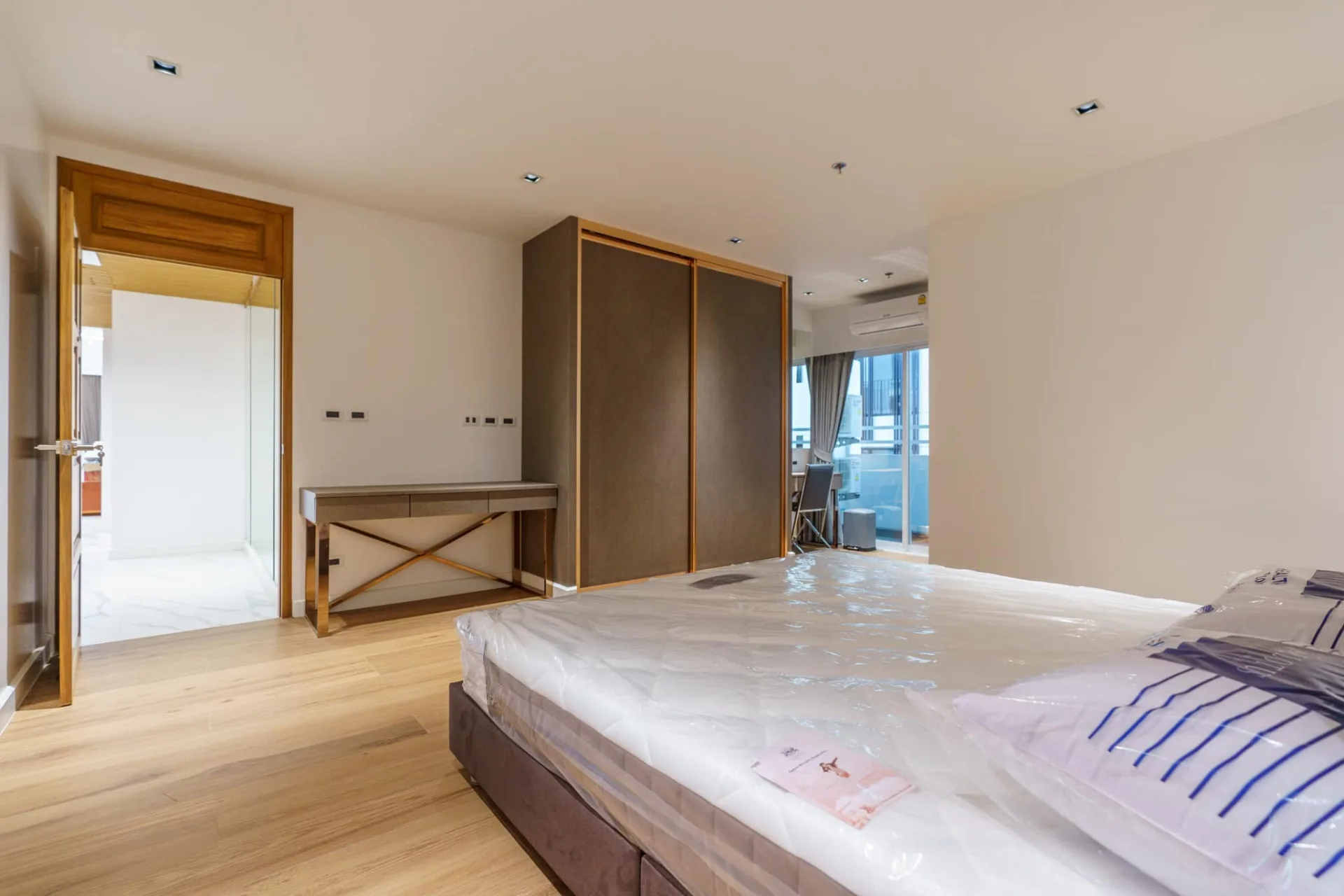 Property photos for 33 Tower