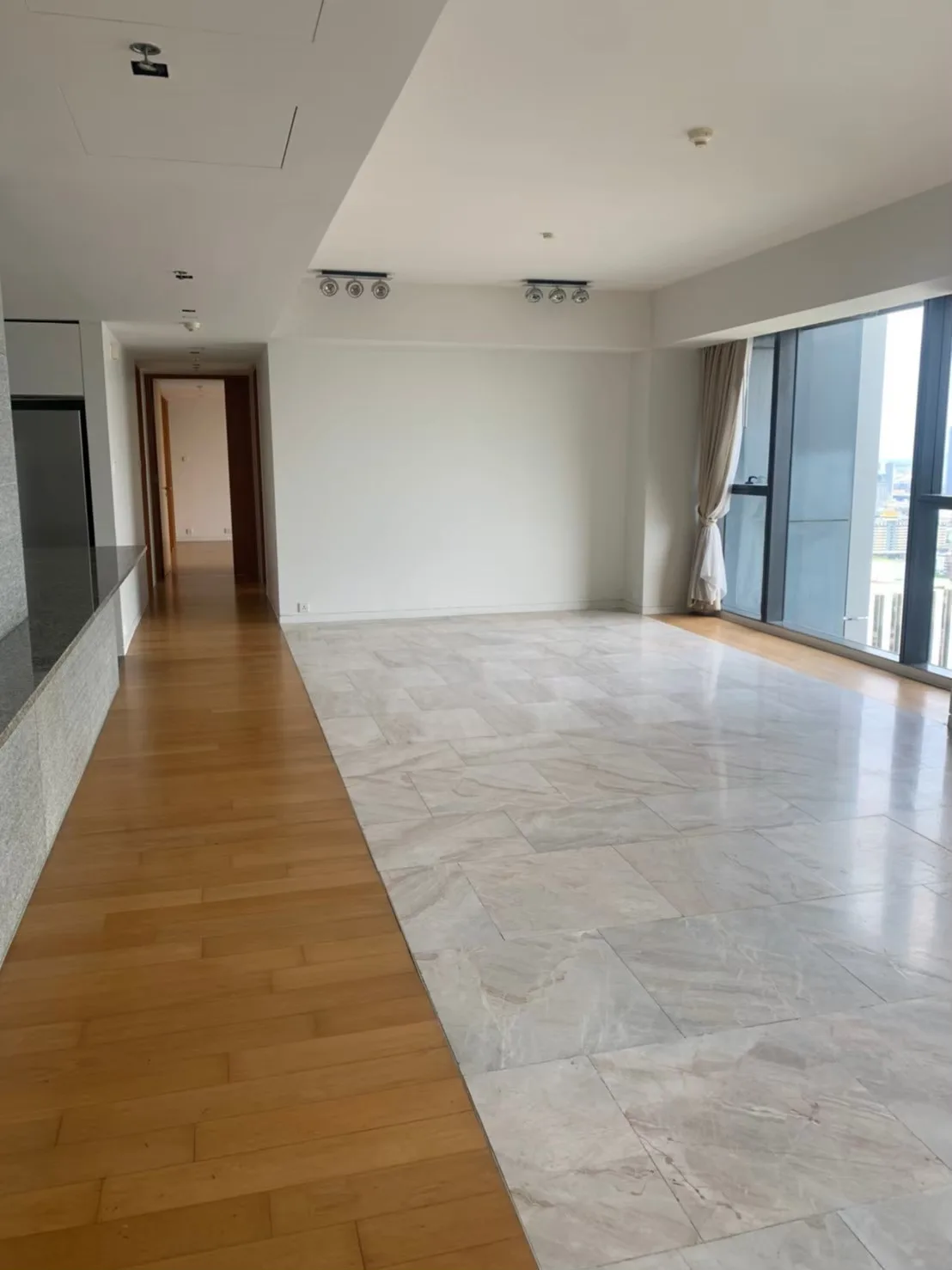 Property photos for The Met