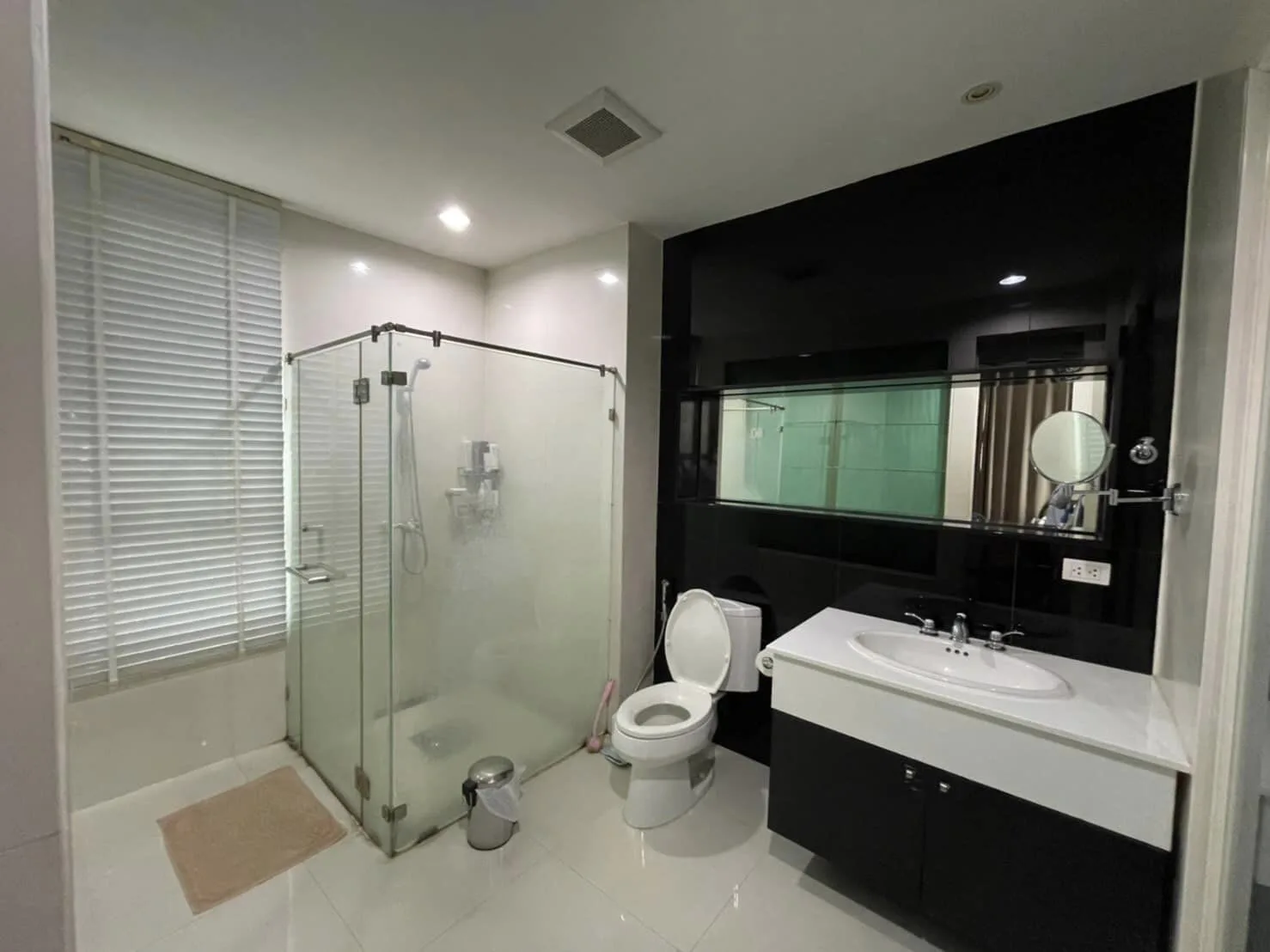 Property photos for The Address Chidlom