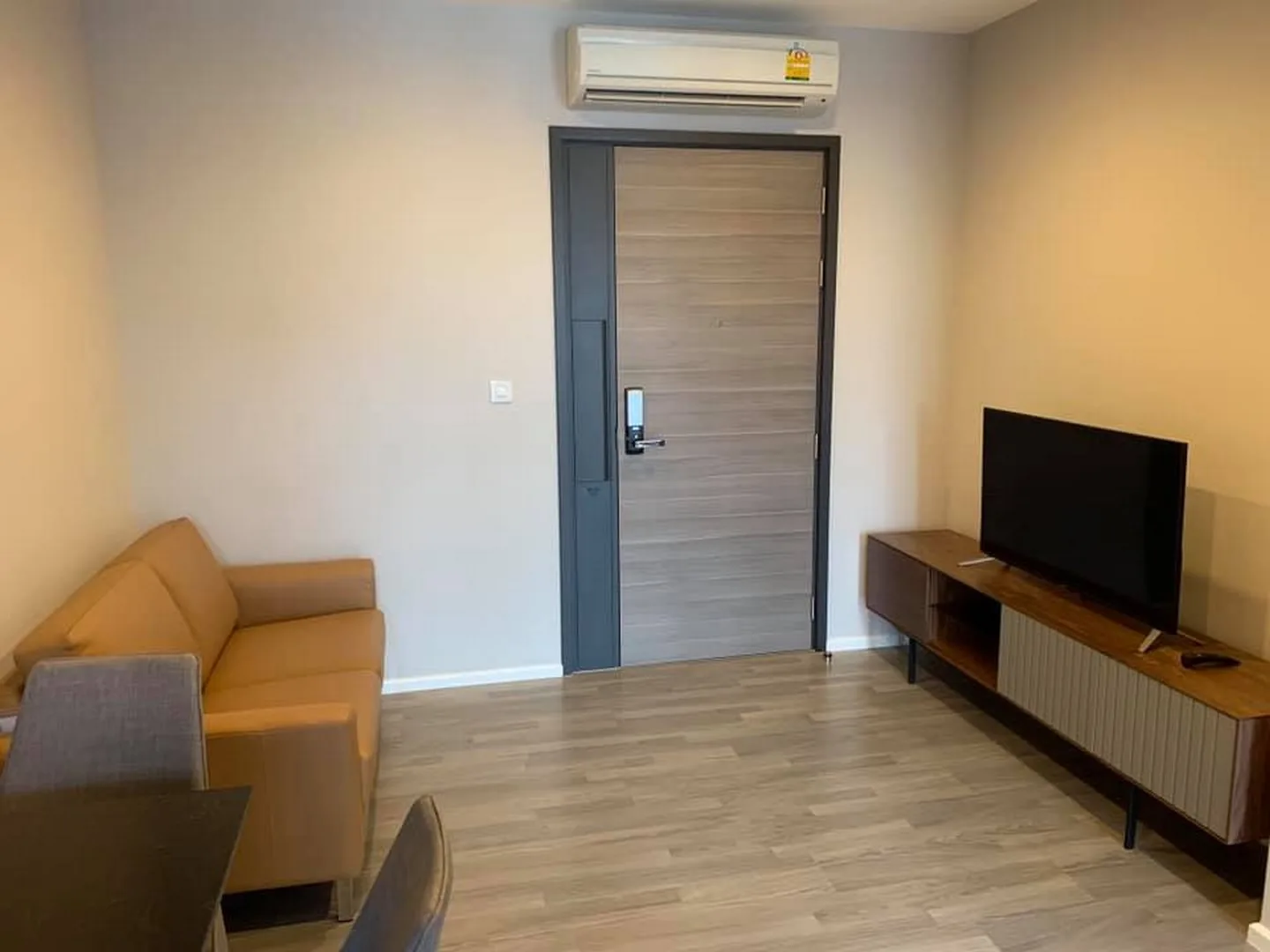 Property photos for The Room Sathorn - St.Louis