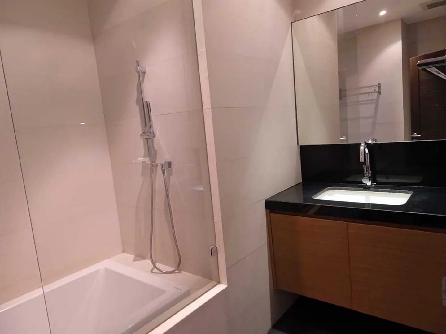 Property photos for Eight Thonglor Residence