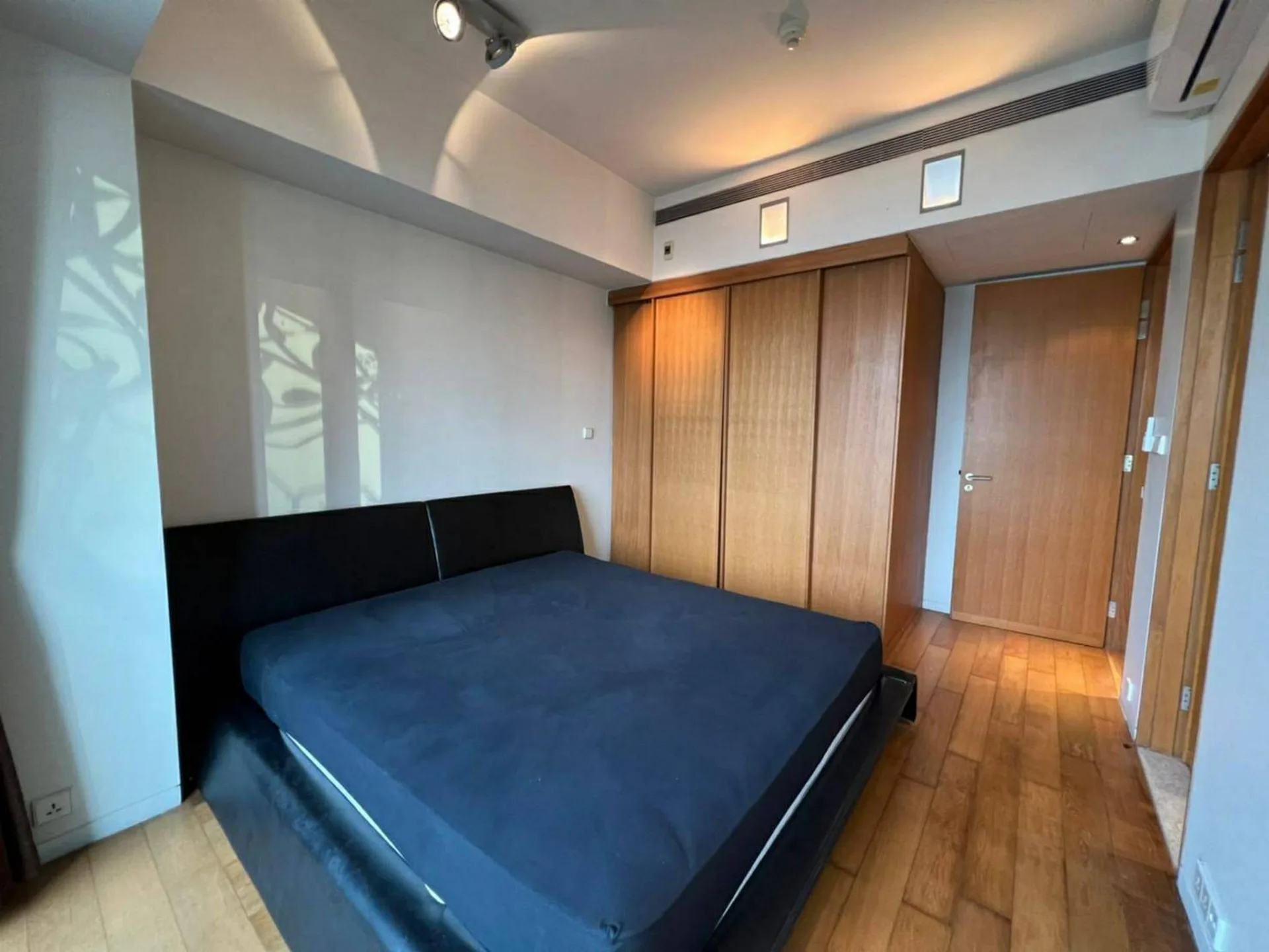 Property photos for The Met