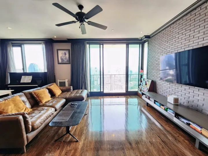 Property photos for Aguston Sukhumvit 22