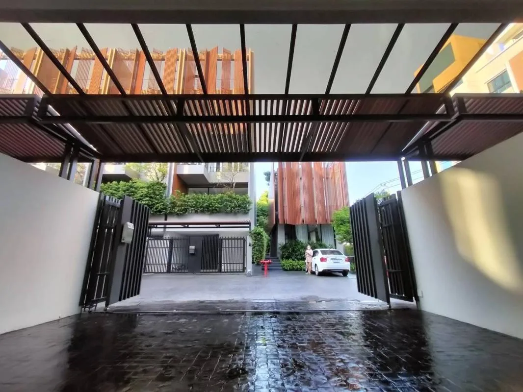 Property photos for The Park Lane Sukhumvit-bearing