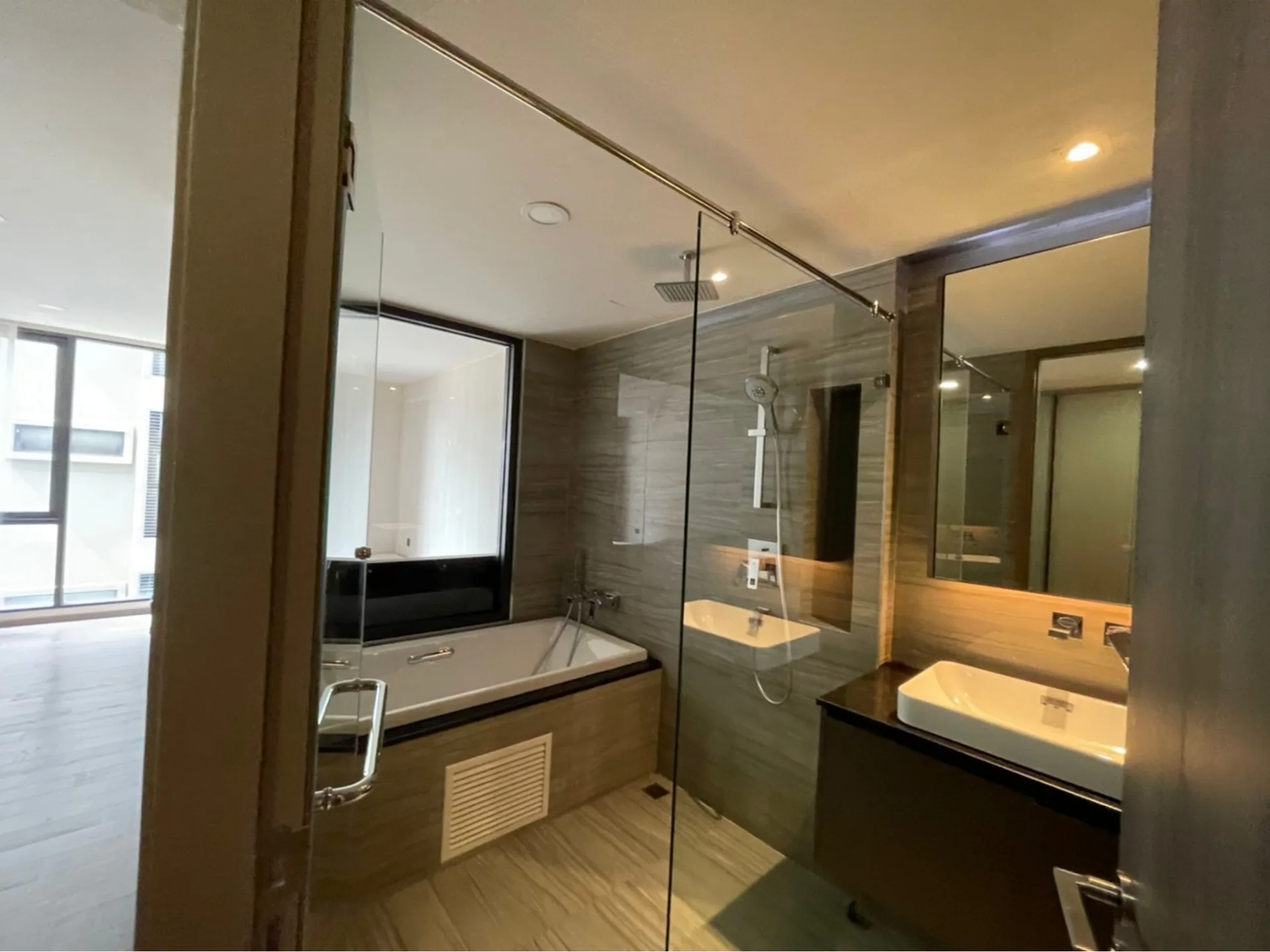 Property photos for Klass Sarasin - Rajdamri