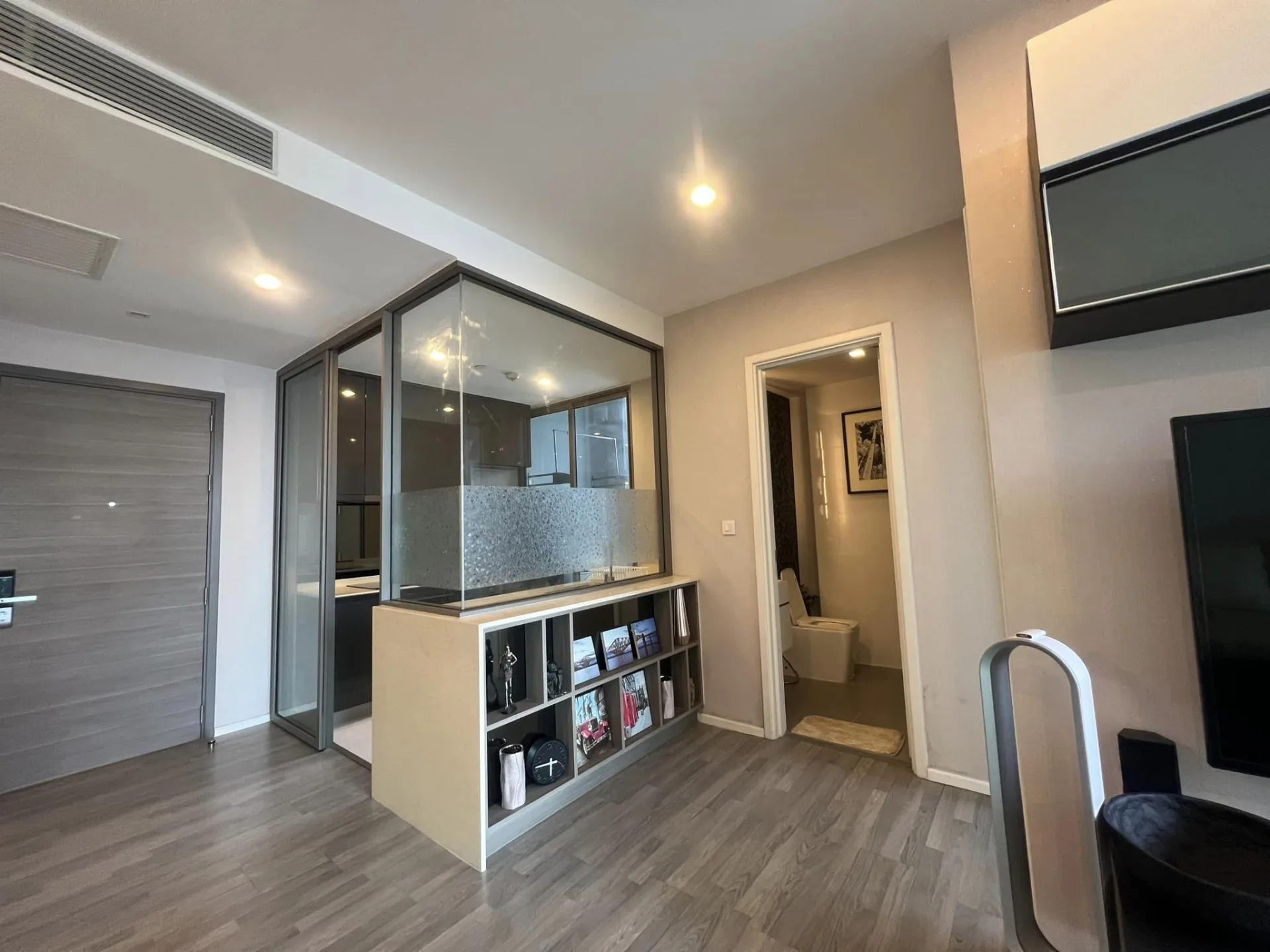 Property photos for The Room Sukhumvit 69