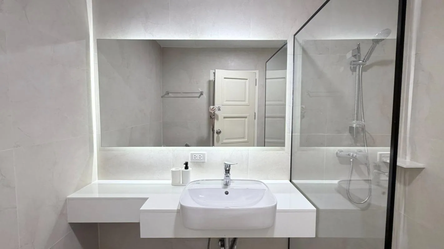 Property photos for Noble Lite
