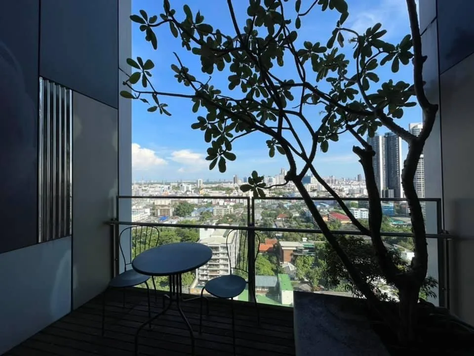 Property photos for The Met