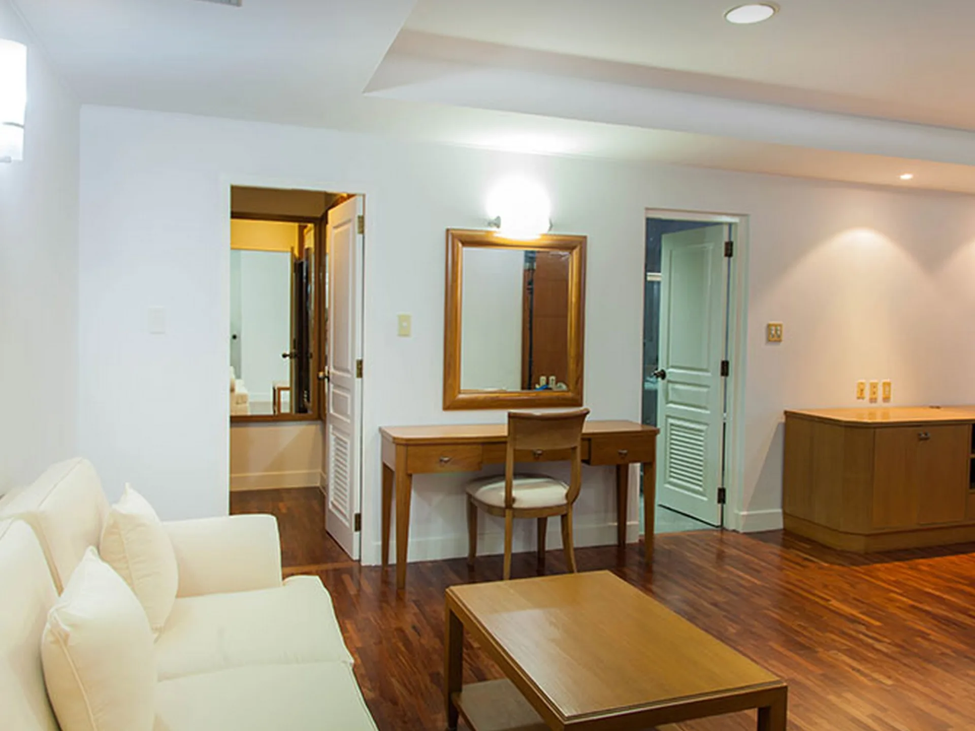 Property photos for Krungthep Thani Tower