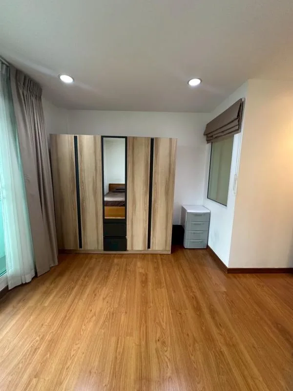 Property photos for Baan Klang Muang Sathorn-taksin 2